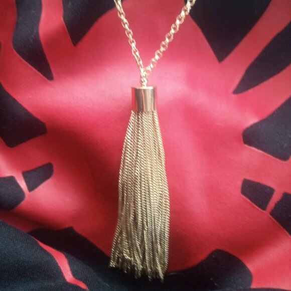 Long Gold Tone Necklace Tassle Charm New with Tags - Picture 3 of 4